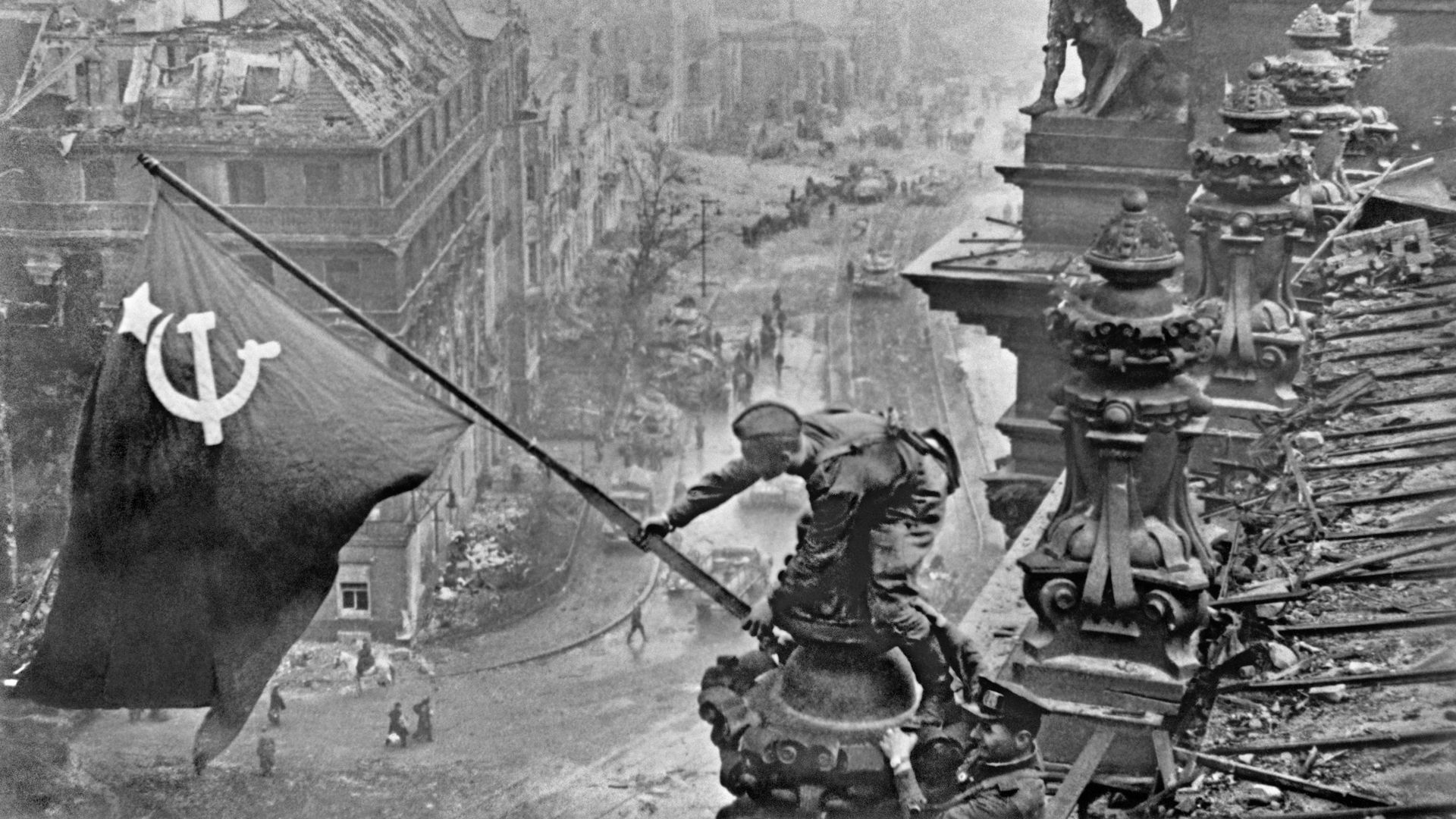 Знамя Победы над Берлином Знамя Победы над Берлином - РИА Новости, 1920, 23.02.2026