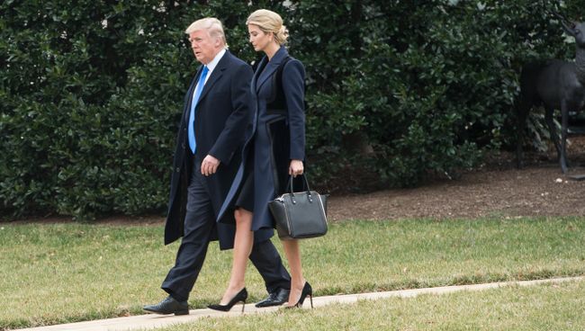 Президент США Дональд Трамп с дочерью Иванкой. Архивное фото Президент США Дональд Трамп с дочерью Иванкой. Архивное фото