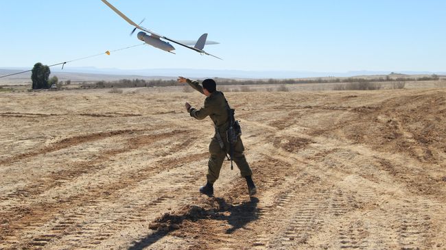 Израильские военные запускают разведывательный беспилотник Skylark. Архивное фото Израильские военные запускают разведывательный беспилотник Skylark. Архивное фото