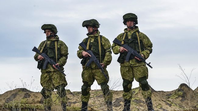 Военнослужащие на учениях ВДВ на полигоне Опук в Крыму. 20 марта 2017 Военнослужащие на учениях ВДВ на полигоне Опук в Крыму. 20 марта 2017
