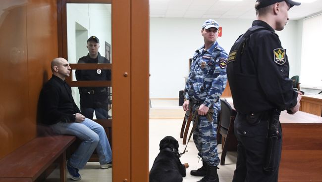 Хасан Закаев - предполагаемый соучастник теракта в театральном центре на Дубровке - в Московском окружном военном суде Хасан Закаев - предполагаемый соучастник теракта в театральном центре на Дубровке - в Московском окружном военном суде