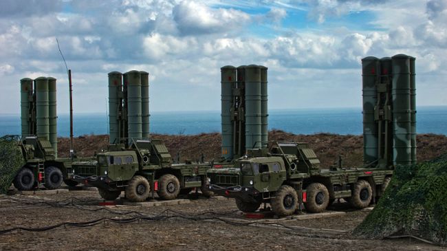 Зенитный ракетный комплекс С-400 Триумф. Архивное фото Зенитный ракетный комплекс С-400 Триумф. Архивное фото