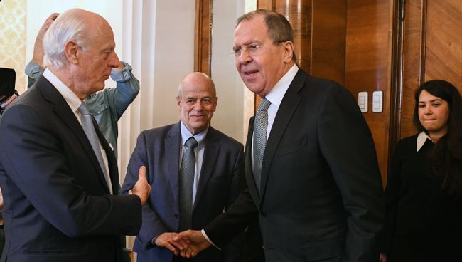 Министр иностранных дел РФ Сергей Лавров и спецпосланник генерального секретаря ООН по Сирии Стаффан де Мистура. Архивное фото Министр иностранных дел РФ Сергей Лавров и спецпосланник генерального секретаря ООН по Сирии Стаффан де Мистура. Архивное фото
