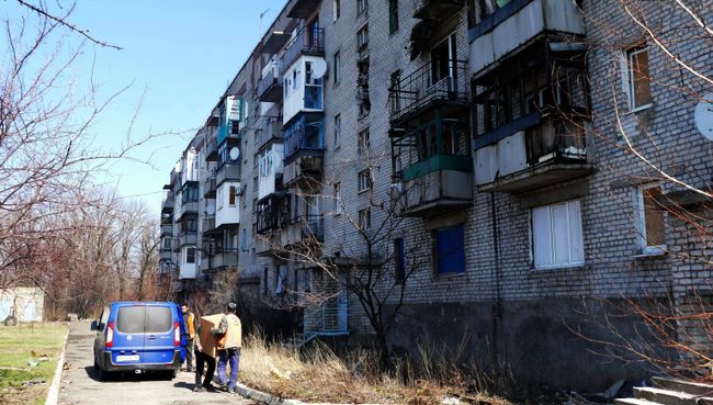 Многоквартирный жилой дом, поврежденный в результате обстрелов, на улице Привокзальная в поселке Северный в Донецке. Архивное фото Многоквартирный жилой дом, поврежденный в результате обстрелов, на улице Привокзальная в поселке Северный в Донецке. Архивное фото