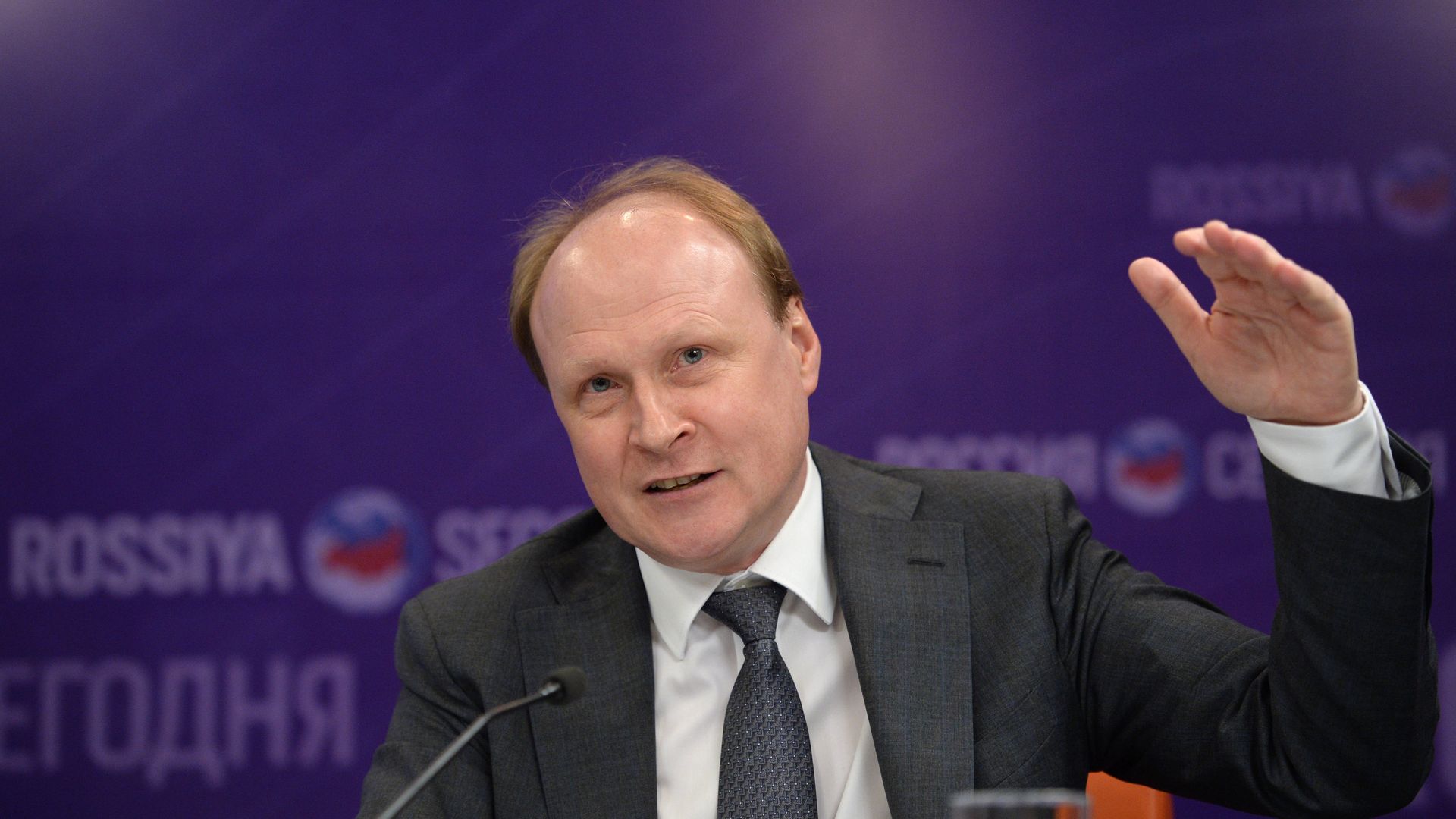 Брифинг советника президента РФ Владимира Толстого Брифинг советника президента РФ Владимира Толстого - РИА Новости, 1920, 27.10.2020