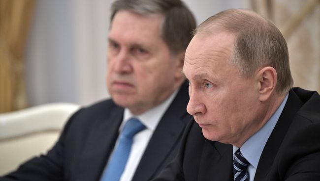 Президент России Владимир Путин и помощник президента РФ Юрий Ушаков Президент России Владимир Путин и помощник президента РФ Юрий Ушаков