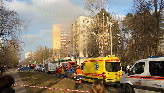 Пожар в жилом доме на ул. Изумрудная в Москве Пожар в жилом доме на ул. Изумрудная в Москве