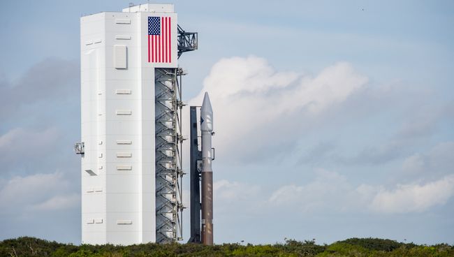 Ракета-носитель с грузовым кораблем Cygnus на стартовой площадке. Архивное фото Ракета-носитель с грузовым кораблем Cygnus на стартовой площадке. Архивное фото