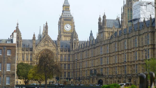 Здание парламента Великобритании в Лондоне. Архивное фото Здание парламента Великобритании в Лондоне. Архивное фото