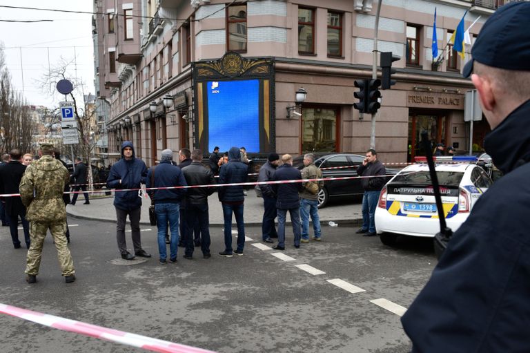 На месте убийства бывшего депутата Госдумы России Дениса Вороненкова в Киеве, Украина. 23 марта 2017 На месте убийства бывшего депутата Госдумы России Дениса Вороненкова в Киеве, Украина. 23 марта 2017