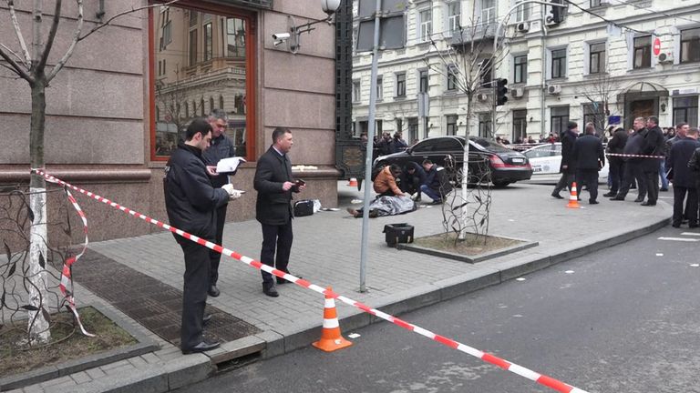 Кадры с места убийства экс-депутата Госдумы РФ Дениса Вороненкова в Киеве