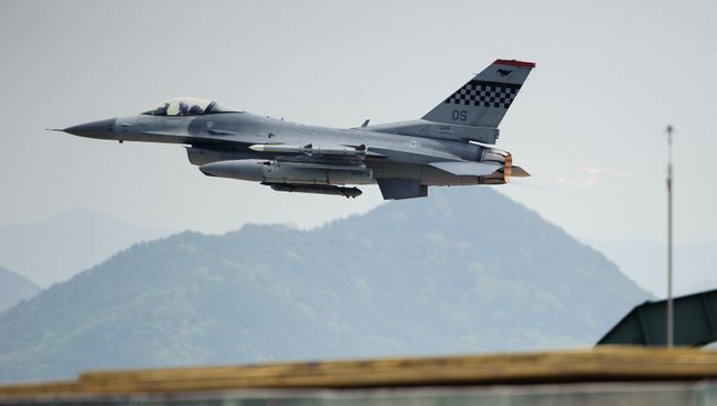 Истребитель F-16 ВВС США. Архивное фото