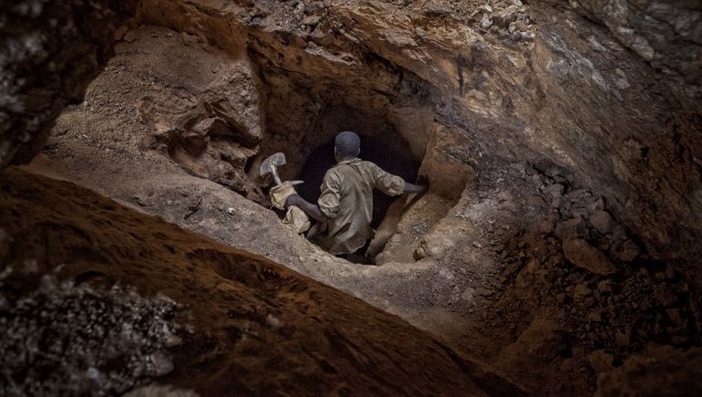 Работа фотографа из Словении Matjaz Krivic Digging for the Future для конкурса фотографии HIPA Работа фотографа из Словении Matjaz Krivic Digging for the Future для конкурса фотографии HIPA