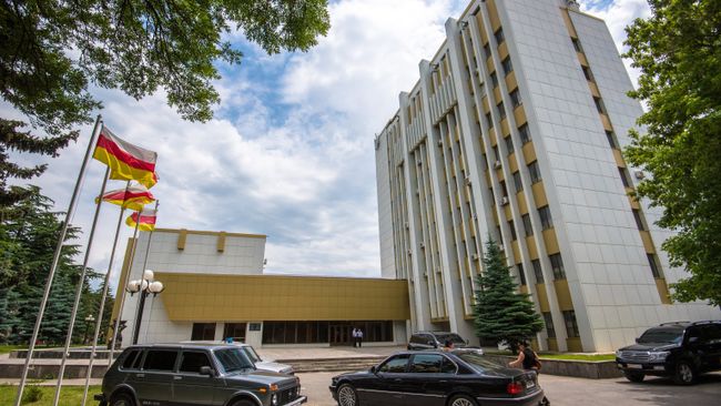 Здание администрация президента Республики Южная Осетия в Цхинвале
