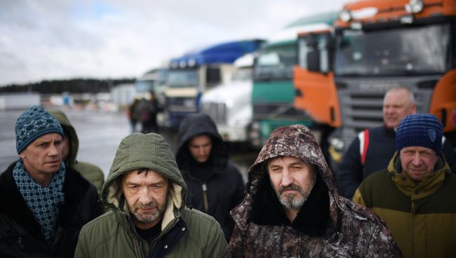 Дальнобойщики на протестной акции против системы Платон на Горьковском шоссе Ногинского района Московской области. Архивное фото Дальнобойщики на протестной акции против системы Платон на Горьковском шоссе Ногинского района Московской области. Архивное фото