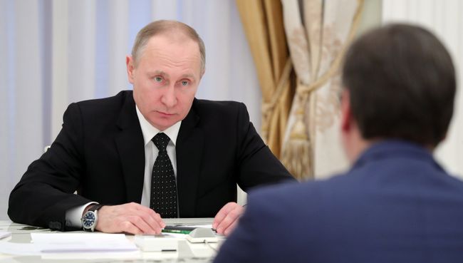 Президент РФ Владимир Путин во время встречи с председателем правительства Сербии Александром Вучичем. 27 марта 2017 Президент РФ Владимир Путин во время встречи с председателем правительства Сербии Александром Вучичем. 27 марта 2017