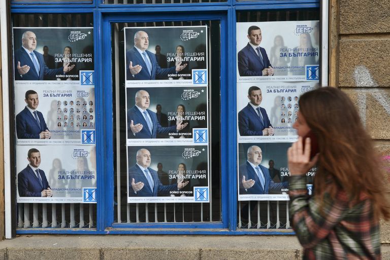 Агитационные плакаты на одной из улиц в Софии перед парламентскими выборами в Болгарии Агитационные плакаты на одной из улиц в Софии перед парламентскими выборами в Болгарии