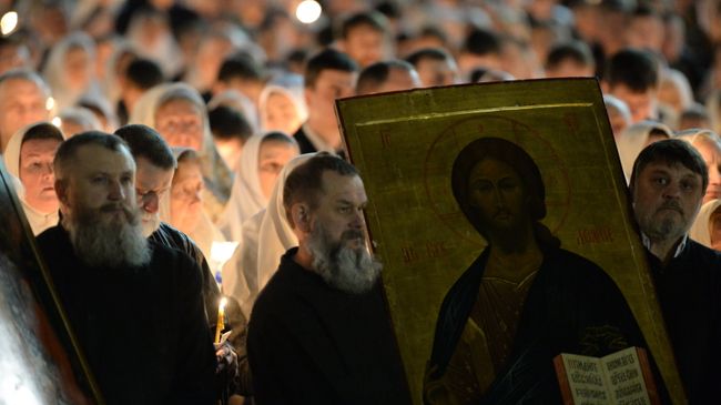 Во время пасхальной службы в Покровском соборе на Рогожском кладбище. Архивное фото Во время пасхальной службы в Покровском соборе на Рогожском кладбище. Архивное фото