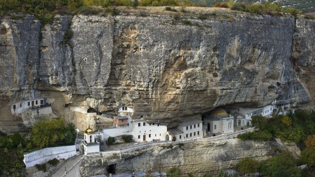 Свято-Успенский мужской монастырь в Бахчисарайском районе в Крыму. Архивное фото Свято-Успенский мужской монастырь в Бахчисарайском районе в Крыму. Архивное фото