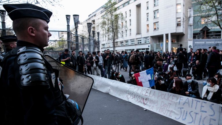 Акция протеста против убийства французскими полицейскими китайца в Париже Акция протеста против убийства французскими полицейскими китайца в Париже