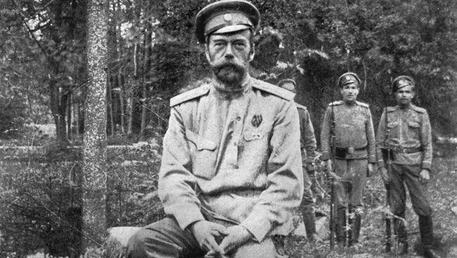 Фотография Николая II, сделанная после его отречения в марте 1917 года и ссылки в Сибирь Фотография Николая II, сделанная после его отречения в марте 1917 года и ссылки в Сибирь