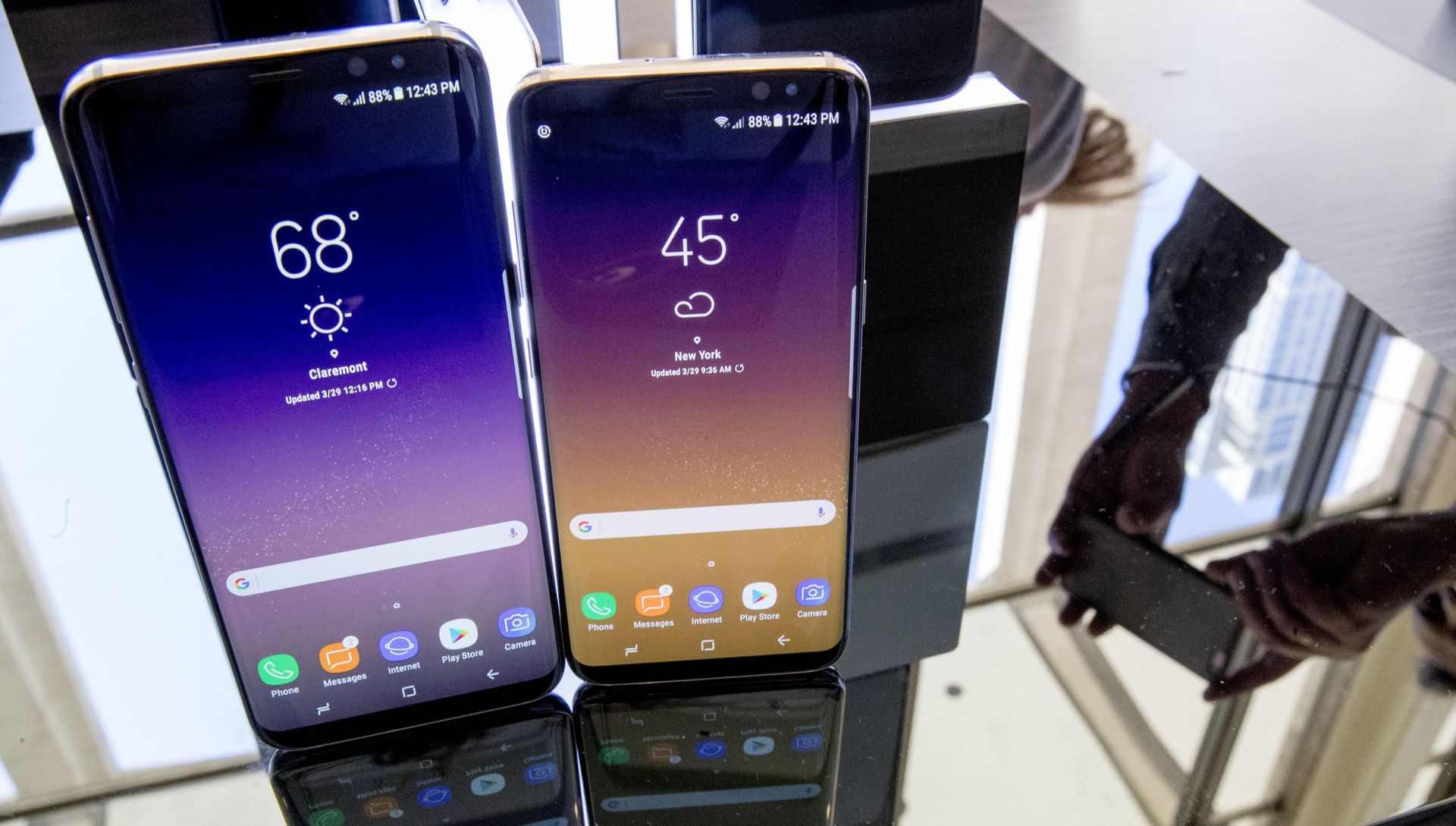 Samsung S8 и S8+ на презентации в Нью-Йорке Samsung S8 и S8+ на презентации в Нью-Йорке - РИА Новости, 1920, 31.08.2021