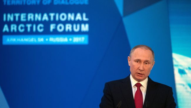 Президент РФ Владимир Путин выступает на форуме Арктика - территория диалога в Архангельске. 30 марта 2017