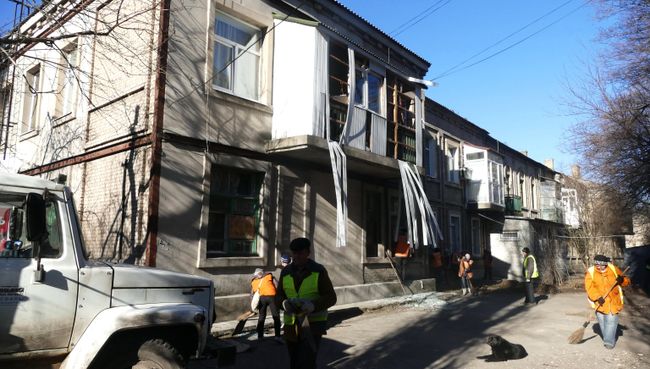 Жилой многоквартирный дом, пострадавший в результате обстрела Ясиноватой в Донецкой области украинскими силовиками. Архивное фото