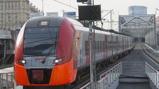 Электропоезд Ласточка Московского центрального кольца в Москве. Архивное фото