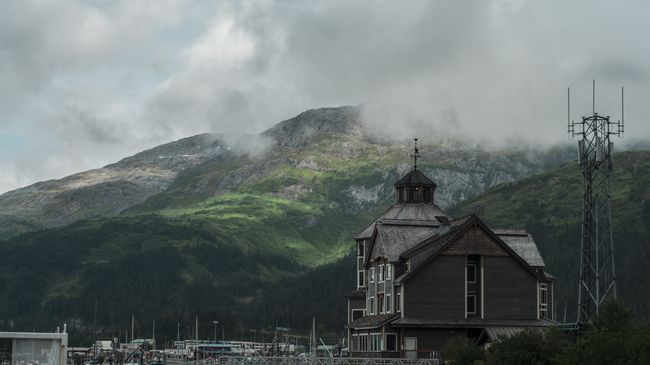 Город Уиттиер, Аляска. Архивное фото Город Уиттиер, Аляска. Архивное фото