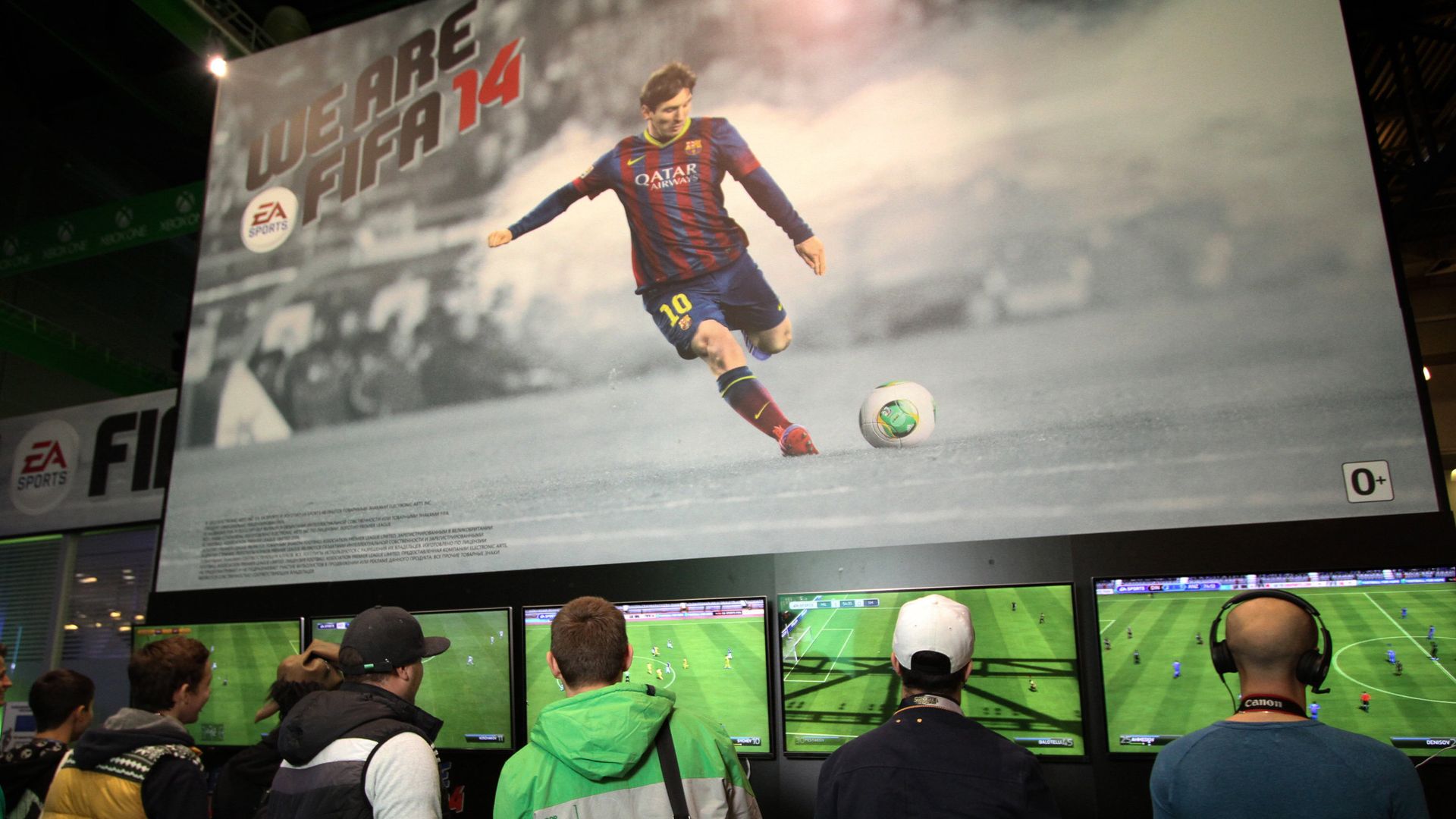 Игроки на стенде компьютерной игры FIFA 14 на выставке ИгроМир 2013 в Крокус Экспо Игроки на стенде компьютерной игры FIFA 14 на выставке ИгроМир 2013 в Крокус Экспо - РИА Новости, 1920, 11.05.2022