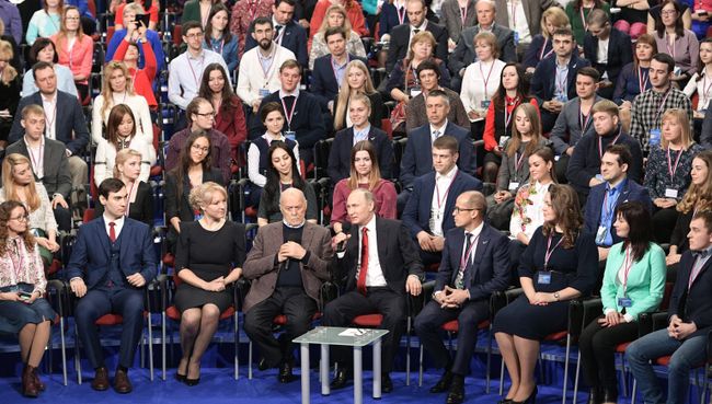 Президент РФ Владимир Путин принимает участие в работе IV Медиафорума региональных и местных средств массовой информации Правда и справедливость. 3 апреля 2017