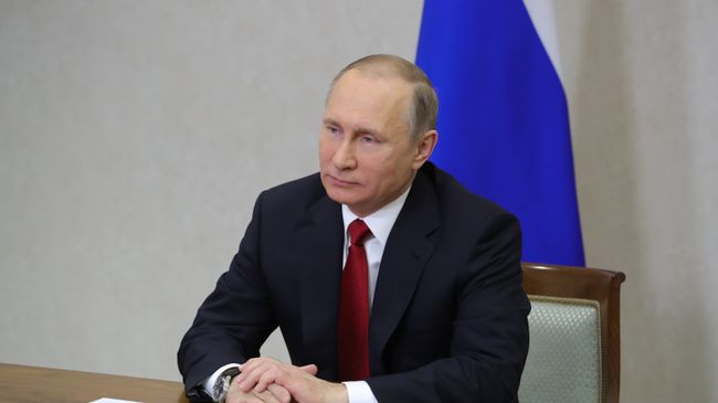 Президент РФ Владимир Путин принимает. Архивное фото Президент РФ Владимир Путин принимает. Архивное фото