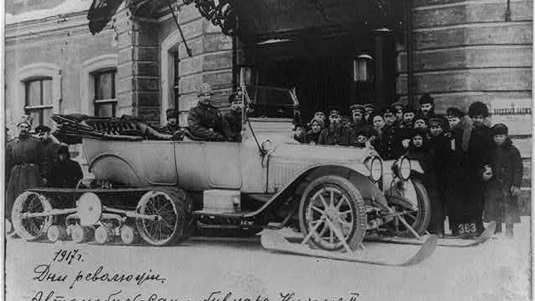 Автомобиль-сани бывшего царя Николая II Автомобиль-сани бывшего царя Николая II