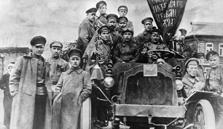 Солдаты - участники революционных событий в Москве Солдаты - участники революционных событий в Москве