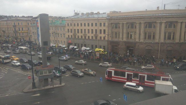 Ситуация у станции метро Сенная площадь в Санкт-Петербурге,. 3 апреля 2017 Ситуация у станции метро Сенная площадь в Санкт-Петербурге,. 3 апреля 2017