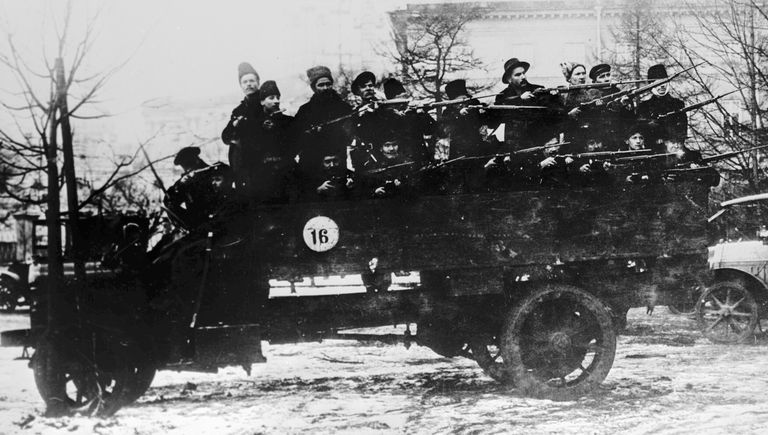 Отряд красногвардейцев. Петроград. 1917 год Отряд красногвардейцев. Петроград. 1917 год