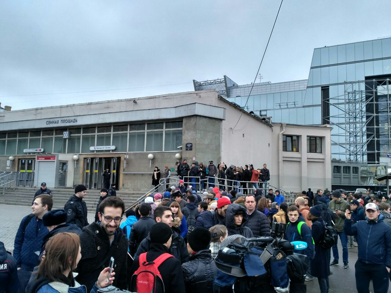 Взрыв на станции метро Сенная площадь в Санкт-Петербурге. 3 апреля 2017 Взрыв на станции метро Сенная площадь в Санкт-Петербурге. 3 апреля 2017