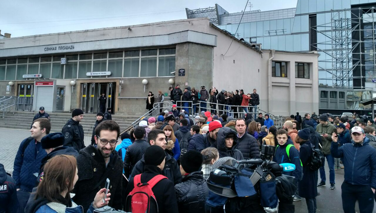 Взрыв на станции метро Сенная площадь в Санкт-Петербурге. 3 апреля 2017 Взрыв на станции метро Сенная площадь в Санкт-Петербурге. 3 апреля 2017