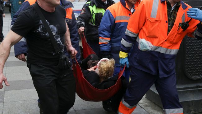 Пострадавшая в результате взрыва в метро Санкт-Петербурга у станции Сенная площадь Пострадавшая в результате взрыва в метро Санкт-Петербурга у станции Сенная площадь