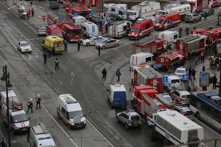 Ситуация у станции метро Технологический институт в Санкт-Петербурге, где произошли взрывы