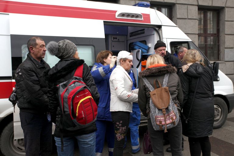 Пострадавшие в результате взрыва на станции метро Технологический институт в Санкт-Петербурге