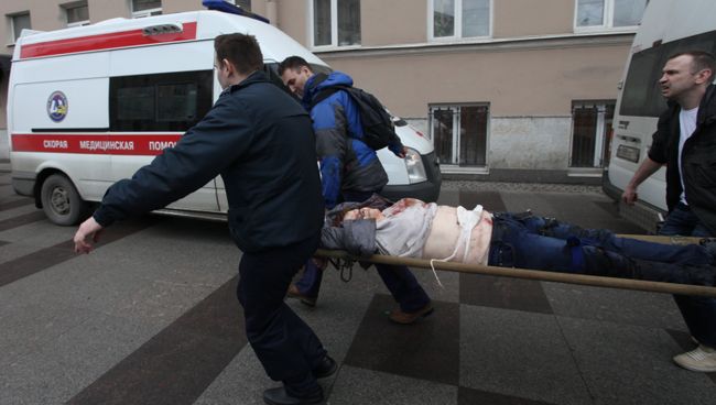 Эвакуация пострадавших в результате взрыва со станции метро Технологический институт в Санкт-Петербурге Эвакуация пострадавших в результате взрыва со станции метро Технологический институт в Санкт-Петербурге