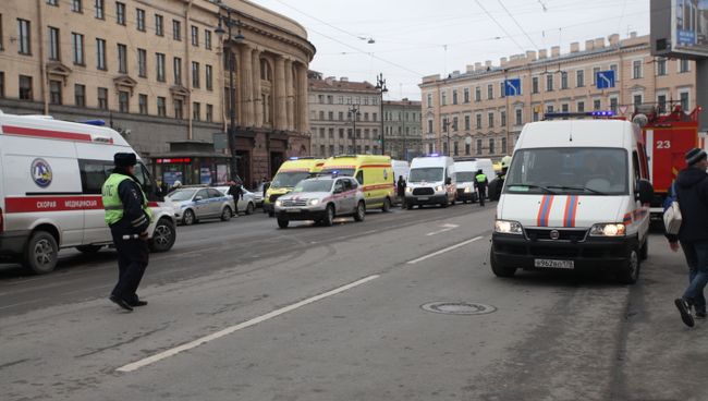 Ситуация у станции метро Технологический институт после взрыва в Санкт-Петербурге. Архивное фото Ситуация у станции метро Технологический институт после взрыва в Санкт-Петербурге. Архивное фото