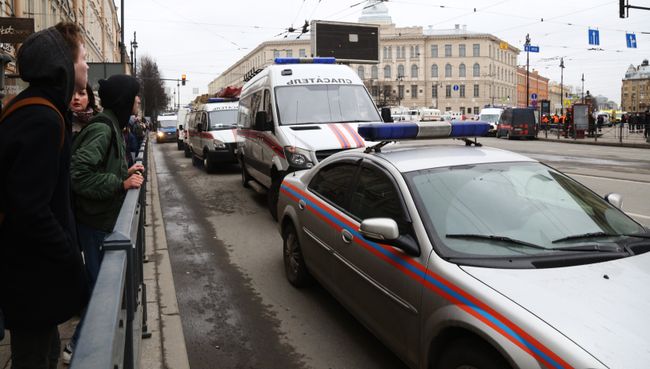 У станции метро Технологический институт в Санкт-Петербурге, где произошел взрыв У станции метро Технологический институт в Санкт-Петербурге, где произошел взрыв