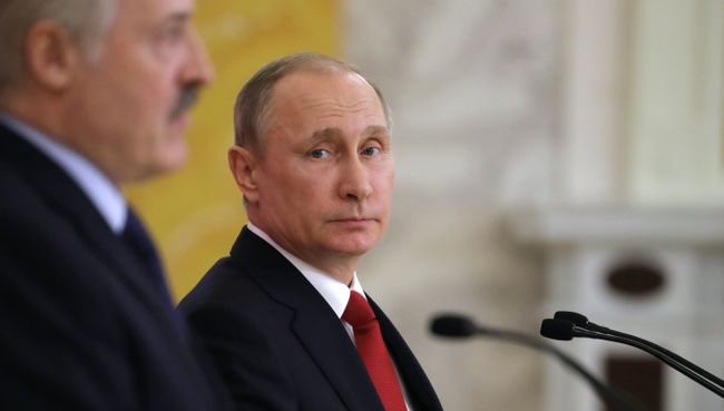 Президент РФ Владимир Путин и президент Белоруссии Александр Лукашенко во время заявления для средств массовой информации. 3 апреля 2017 Президент РФ Владимир Путин и президент Белоруссии Александр Лукашенко во время заявления для средств массовой информации. 3 апреля 2017