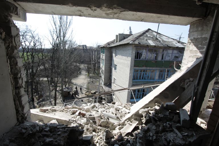 Жизнь в прифронтовом поселке Донецк-Северный в Донбассе Жизнь в прифронтовом поселке Донецк-Северный в Донбассе