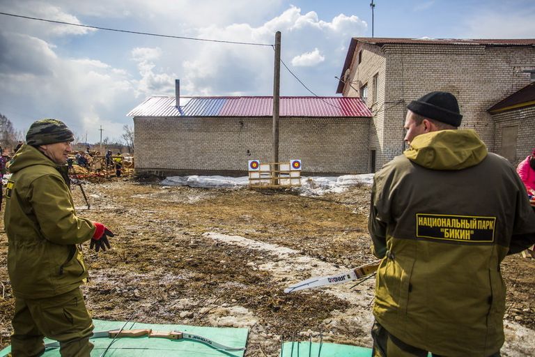 Охотники национального парка Бикин участвуют в соревновании по ходьбе на лыжах