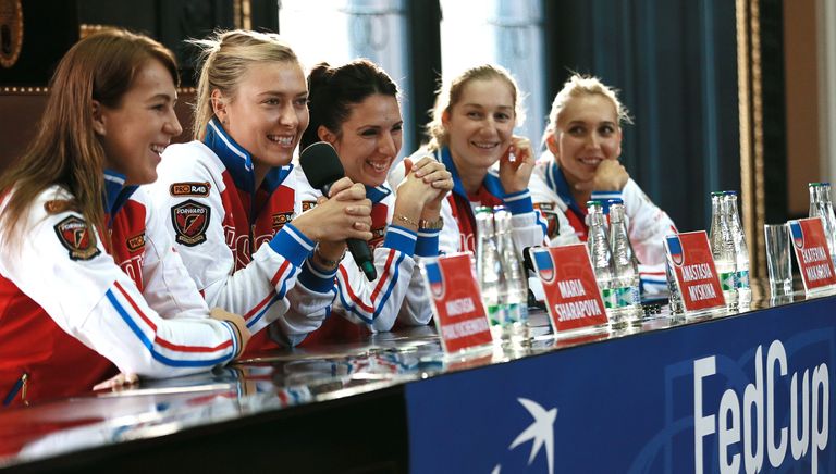 Спортсменки сборной России: Анастасия Павлюченкова, Мария Шарапова, капитан женской сборной России Анастасия Мыскина, Екатерина Макарова и Елена Веснина Спортсменки сборной России: Анастасия Павлюченкова, Мария Шарапова, капитан женской сборной России Анастасия Мыскина, Екатерина Макарова и Елена Веснина