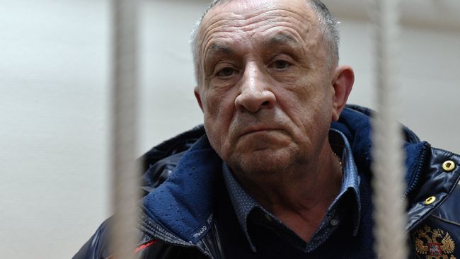 Бывший глава Удмуртии Александр Соловьев во время рассмотрения ходатайства следствия о его аресте в Басманном суде. Бывший глава Удмуртии Александр Соловьев во время рассмотрения ходатайства следствия о его аресте в Басманном суде.
